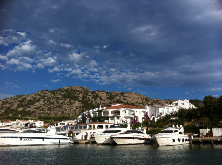 Sehr schöner Hafen an der Costa Smeralda: Poltu Quatu